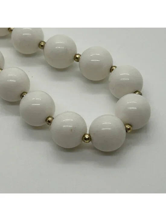 Vintage MCM White Acrylic Lucite Round Bead Necklace Gold Tone Spacer Spring Rin - Picture 7 of 10